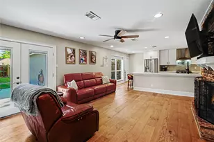 10202 Londonderry Dr, Houston, TX 77043 - Photo 7