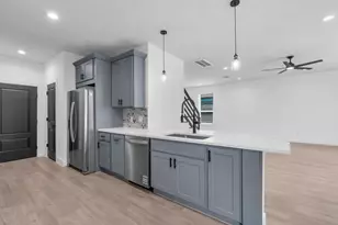 8136 Chateau St, Houston, TX 77028 - Photo 11