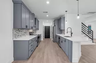8136 Chateau St, Houston, TX 77028 - Photo 9