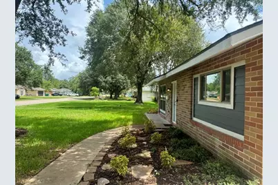 1607 W Houston Dr, La Marque, TX 77568 - Photo 3