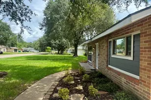 1607 W Houston Dr, La Marque, TX 77568 - Photo 3