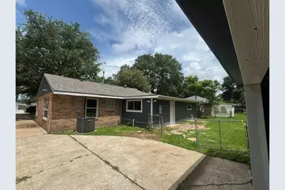 1607 W Houston Dr, La Marque, TX 77568 - Photo 31