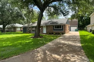 1607 W Houston Dr, La Marque, TX 77568 - Photo 1