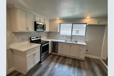 1607 W Houston Dr, La Marque, TX 77568 - Photo 11