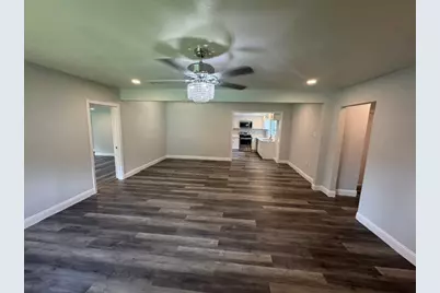 1607 W Houston Dr, La Marque, TX 77568 - Photo 5