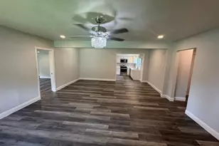 1607 W Houston Dr, La Marque, TX 77568 - Photo 5