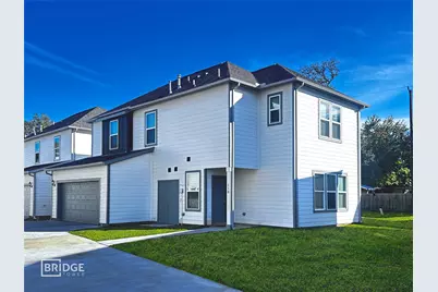 118 Pecan Lane, Lake Jackson, TX 77566 - Photo 1