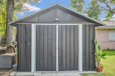 219 S Shanks Street, Clute, TX 77531 - Photo 33