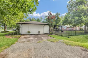 219 S Shanks St, Clute, TX 77531 - Photo 27