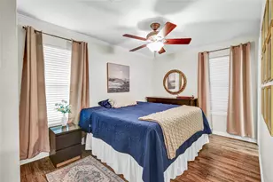 219 S Shanks St, Clute, TX 77531 - Photo 23