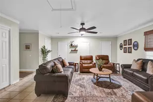 219 S Shanks St, Clute, TX 77531 - Photo 15