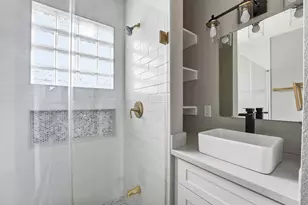 5715 Enid St, Houston, TX 77009 - Photo 19