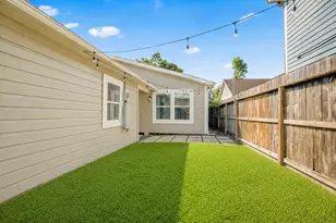 829 E 27th St, Houston, TX 77009 - Photo 13