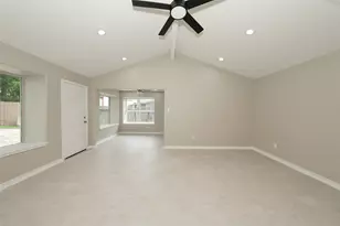 9607 Rumbling Wood Ln, Houston, TX 77086 - Photo 17