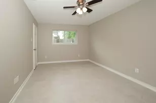 9607 Rumbling Wood Ln, Houston, TX 77086 - Photo 15