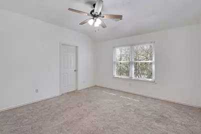 209 E Summerhaze Circle, The Woodlands, TX 77382 - Photo 11