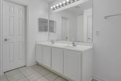 209 E Summerhaze Circle, The Woodlands, TX 77382 - Photo 15