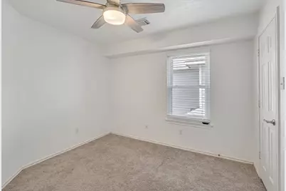 209 E Summerhaze Circle, The Woodlands, TX 77382 - Photo 17