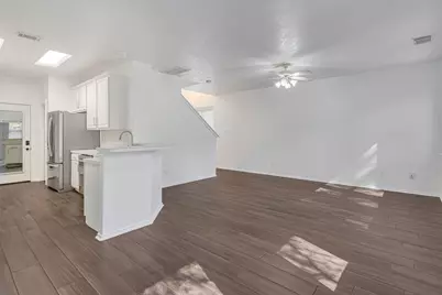 209 E Summerhaze Circle, The Woodlands, TX 77382 - Photo 7