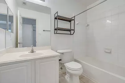 209 E Summerhaze Circle, The Woodlands, TX 77382 - Photo 19