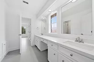 14 Hilshire Grove Ln, Hilshire Village, TX 77055 - Photo 15