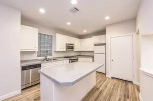 3634 Main Plaza Dr, Houston, TX 77025 - Photo 9