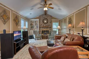 54 Royal Oak Cir, Lake Jackson, TX 77566 - Photo 5