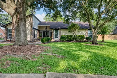 54 Royal Oak Circle, Lake Jackson, TX 77566 - Photo 1