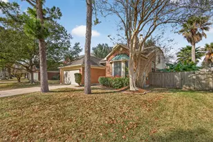 2022 Spinnaker Dr, League City, TX 77573 - Photo 3