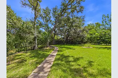511 Treasure Drive, Liverpool, TX 77577 - Photo 11