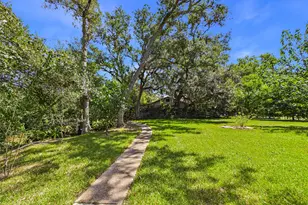 511 Treasure Dr, Liverpool, TX 77577 - Photo 11