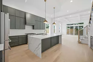 1320 Alexander St, Houston, TX 77008 - Photo 7