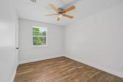 8714 Amblewood Drive, Houston, TX 77099 - Photo 15