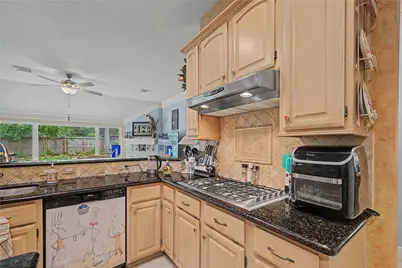 911 Lake Country Drive, Seabrook, TX 77586 - Photo 17