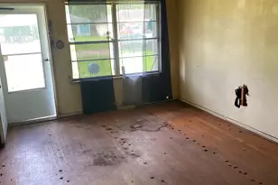 5410 Heron Dr, Houston, TX 77033 - Photo 9