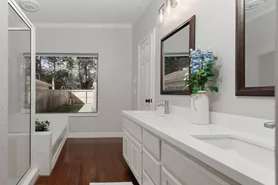 31 N Duskwood Place, The Woodlands, TX 77381 - Photo 13