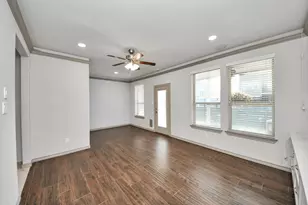 8605 Hollyoaks Creek Ln, Houston, TX 77063 - Photo 9