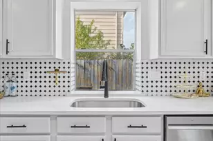 11306 Avon Pl, Houston, TX 77066 - Photo 13