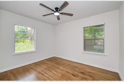 1100 Cowan Avenue, Conroe, TX 77301 - Photo 23