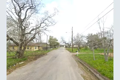 209 Moutray Avenue, Wharton, TX 77488 - Photo 3