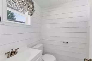 202 E Kay St, Dayton, TX 77535 - Photo 11