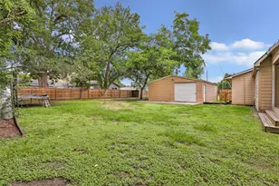 202 E Kay St, Dayton, TX 77535 - Photo 37