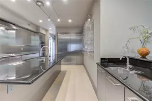 5 River Hollow Ln, Houston, TX 77027 - Photo 13