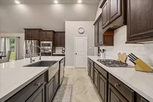 9242 Holloway Cliff Ln, Cypress, TX 77433 - Photo 7