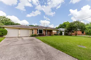 8323 Lorrie Dr, Houston, TX 77025 - Photo 39