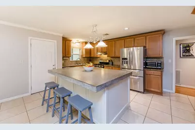 8323 Lorrie Drive, Houston, TX 77025 - Photo 11