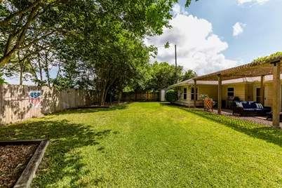 8323 Lorrie Drive, Houston, TX 77025 - Photo 37