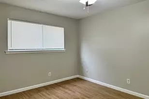 2101 6th Ave N, Texas City, TX 77590 - Photo 9