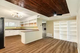 159 Oak Dr, Lake Jackson, TX 77566 - Photo 5