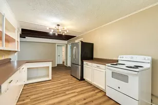 159 Oak Dr, Lake Jackson, TX 77566 - Photo 9